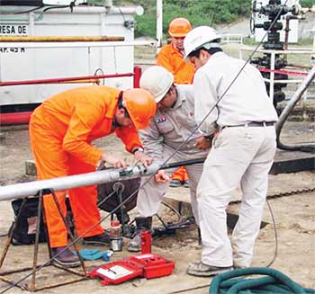 A difference of 0.5–1.0 ppg can be seen between the estimated shale and sand fracture gradients below 25,000 ft. A difference of 0.5–1.0 ppg can be seen between the estimated shale and sand fracture gradients below 25,000 ft.