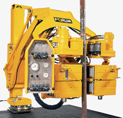 The compact WR-80 is hydraulically powered, lightweight and spins up tubulars with high-torque spinning motors. The compact WR-80 is hydraulically powered, lightweight and spins up tubulars with high-torque spinning motors.