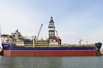 The Dalian Developer’s identical bow and stern sections are visible in this shipyard photo. Photo courtesy of Vantage Drilling.