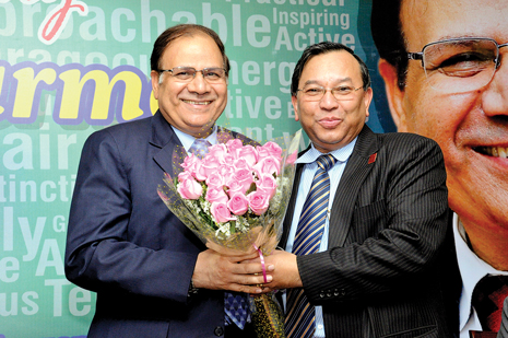 Retiring ONGC Chairman and Managing Director R. S. Sharma (left) accepts a flower bouquet from incoming CMD A. K. Hazarika.