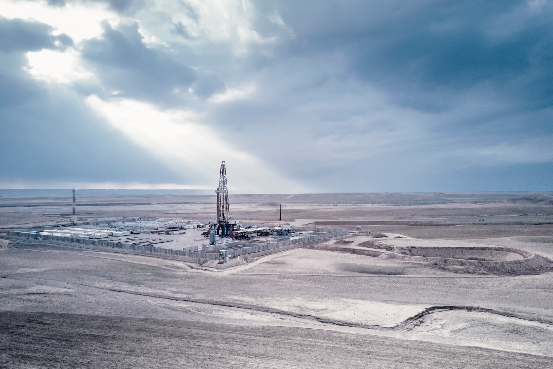 Iraq in talks with Halliburton, Saudi Aramco to develop oil, gas in western desert
