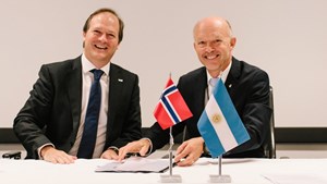 Equinor’s executive vice president for Exploration, Tim Dodson, and YPF&#x27;s CEO Daniel Gonzalez