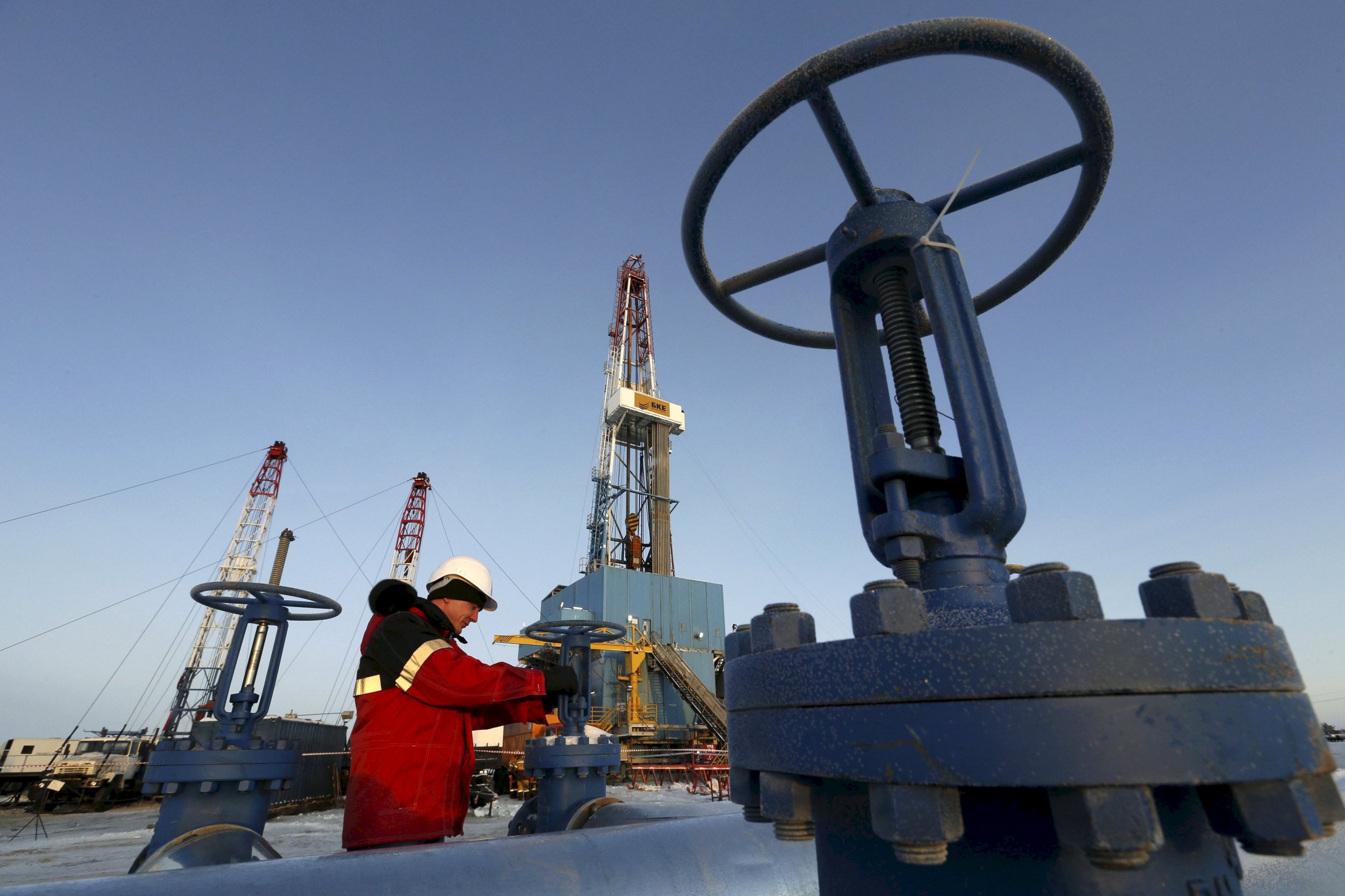 Russia weighs scenarios for declining global oil demand