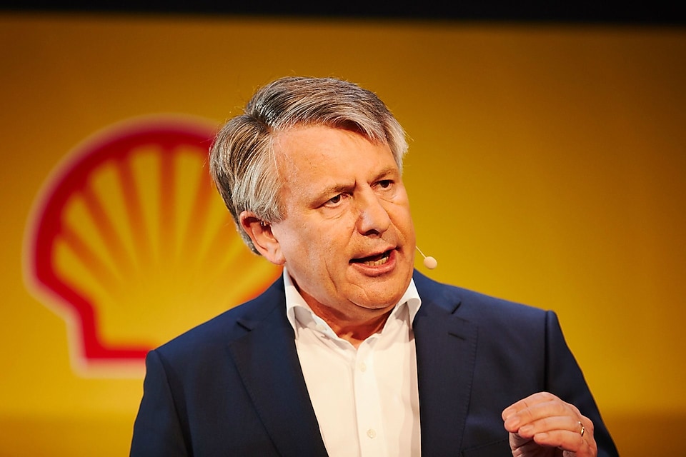 Shell in talks with Nigeria to exit onshore oil fields as part of green push