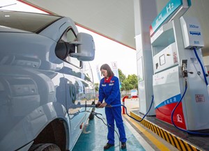 Sinopec and Air Liquide recently rolled out two pilot hydrogen fueling stations in Shanghai.