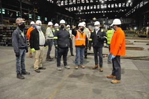 Tenaris US President Luca Zanotti (center)