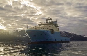 Maersk Starfish M-class anchor handling vessel