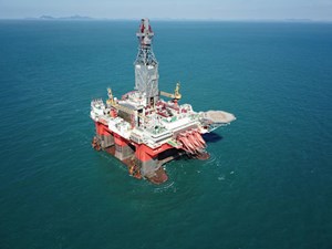 Fig. 2. &lt;i&gt;West Mira&lt;&#x2F;i&gt; is the world’s first drilling rig to operate a low-emission hybrid power plant using Siemens Energy’s lithium-ion energy storage solution. Image courtesy of photographer Neil Robertson.