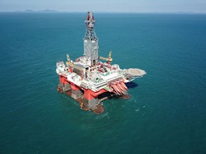 Fig. 2. &lt;i&gt;West Mira&lt;&#x2F;i&gt; is the world’s first drilling rig to operate a low-emission hybrid power plant using Siemens Energy’s lithium-ion energy storage solution. Image courtesy of photographer Neil Robertson.
