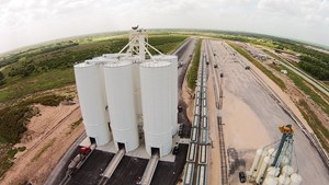 Offloading at the Mission Rail Terminal in Elmedorf, Texas, in July 2015, this 140-car frac sand unit train is claimed to the industry’s longest. Photo: Unimin Energy Solutions.