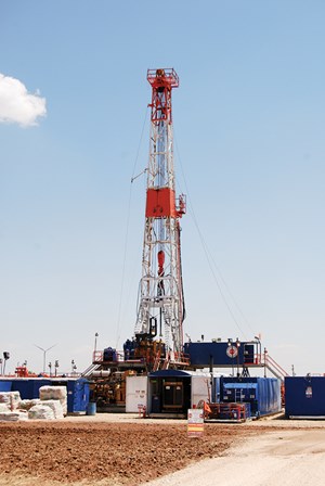 A drilling rig at work on Kinder Morgan’s SACROC field in Scurry County, Texas, one of four CO2 and waterflood EOR projects that the company is operating in the Permian basin. Photo: Kinder Morgan.