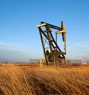 U.S. shale drill on oilfield