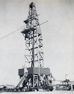 Fig. 1. Loffland Brothers Rig 32’s 142-ft mast was supported by a 28-ft high and 38-ft wide substructure. The rig generated 6,750 DC hp to drive a 3,000-hp, three-motor drawworks, two 1,650-hp mud pumps and six centrifugal mixing pumps.