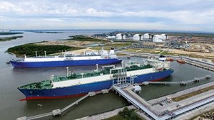 Fig. 1. Two tankers take on delivery at Cheniere Energy’s Sabine Pass liquefied natural gas (LNG) terminal in Cameron Parish, La. As of November, the Gulf Coast facility had delivered in excess of 15 MMt in more than 215 international LNG cargoes. Image: Cheniere Energy Inc.