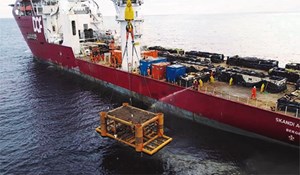 Fig. 1. Skandi Acergy on location recovering subsea structures.