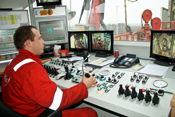 Monitoring the drilling operation of a rig equipped with the SCADAdrill technology.