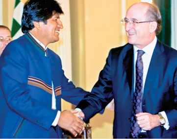 Fig. 3. Bolivia’s President Evo Morales (left) and Repsol CEO Antonio Brufau in La Paz, Bolivia, after inking a major natural gas deal. Courtesy of Repsol.