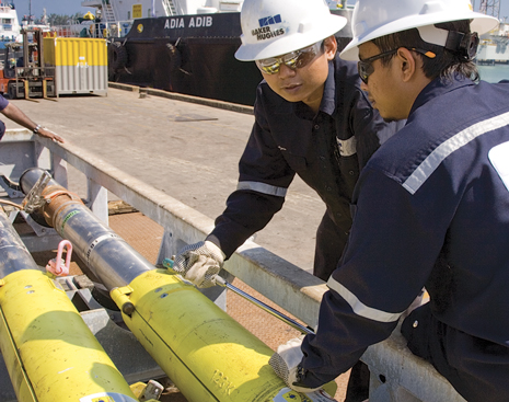 Baker Hughes technicians prepare to deploy the MagTrak logging-while-drilling magnetic resonance service to acquire real-time data to locate and identify producible fluids.