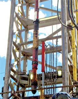 Fig.
3. Casing was hoisted and rotated using an internal casing
drive tool, a high-strength spear with a tensile rating of
1.38 million lb, a torque rating of 50,000 ft-lb and packoff-cup
pressure rating of 2,500 psi.