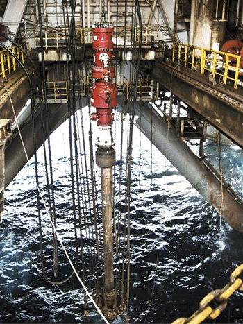 Docking station RCD above an annular BOP, both in the process of being configured above the marine riser tension ring on a moored semisubmersible rig. Docking station RCD above an annular BOP, both in the process of being configured above the marine riser tension ring on a moored semisubmersible rig.