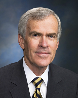 Sen. Jeff Bingaman (Dem.-N.M.), chairman of the Senate Energy and Natural Resources Committee (left), is retiring. If the Democrats keep control of the Senate, then Sen. Ron Wyden (Dem.-Ore.) is likely to be the next chair (center). If the Republicans gain control, then Sen. Lisa Murkowski (Rep.-Alaska) is in line to be chair (right).